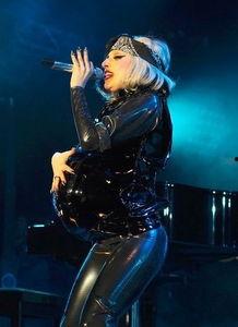 wow 嘿 摇滚明星,揭秘“Wow Hey”摇滚明星的璀璨人生